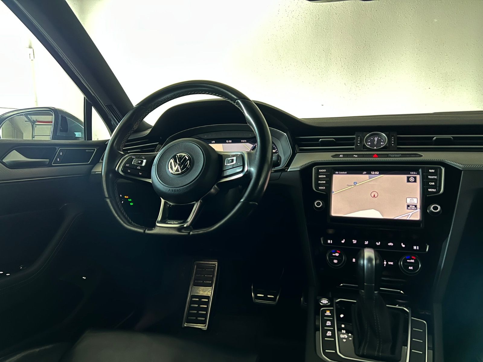 Fahrzeugabbildung Volkswagen Passat Lim. Highline 4Motion R-LINE/ACC/AHK/STHZ