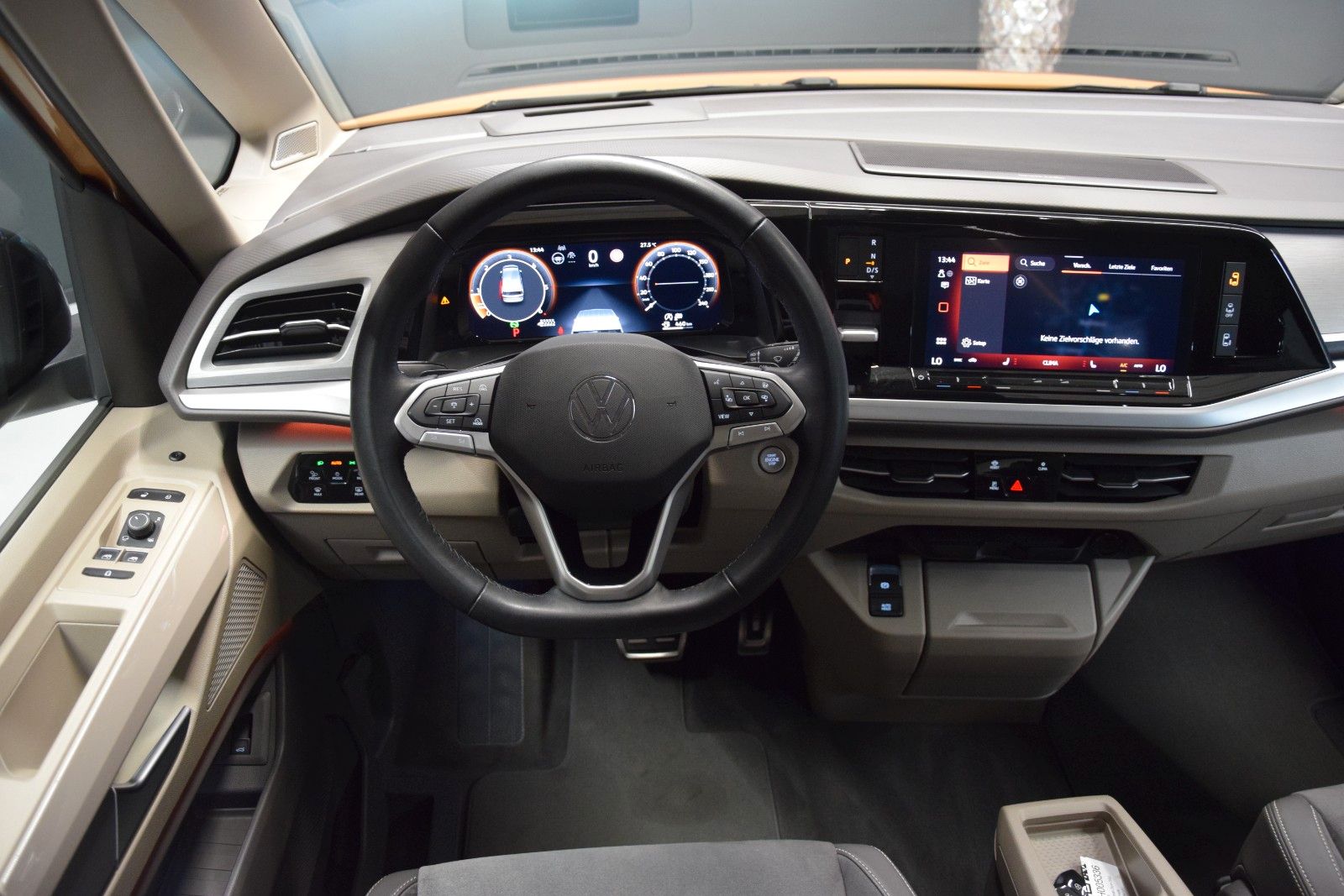 Fahrzeugabbildung Volkswagen T7 Multivan Style Pano HuD AHK vis-avis STHZ H&k