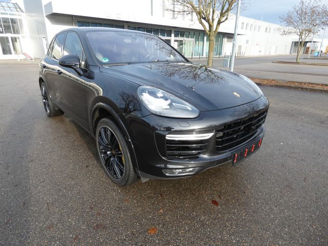 PORSCHE Cayenne Turbo S "Panoramadach" 1.Hand