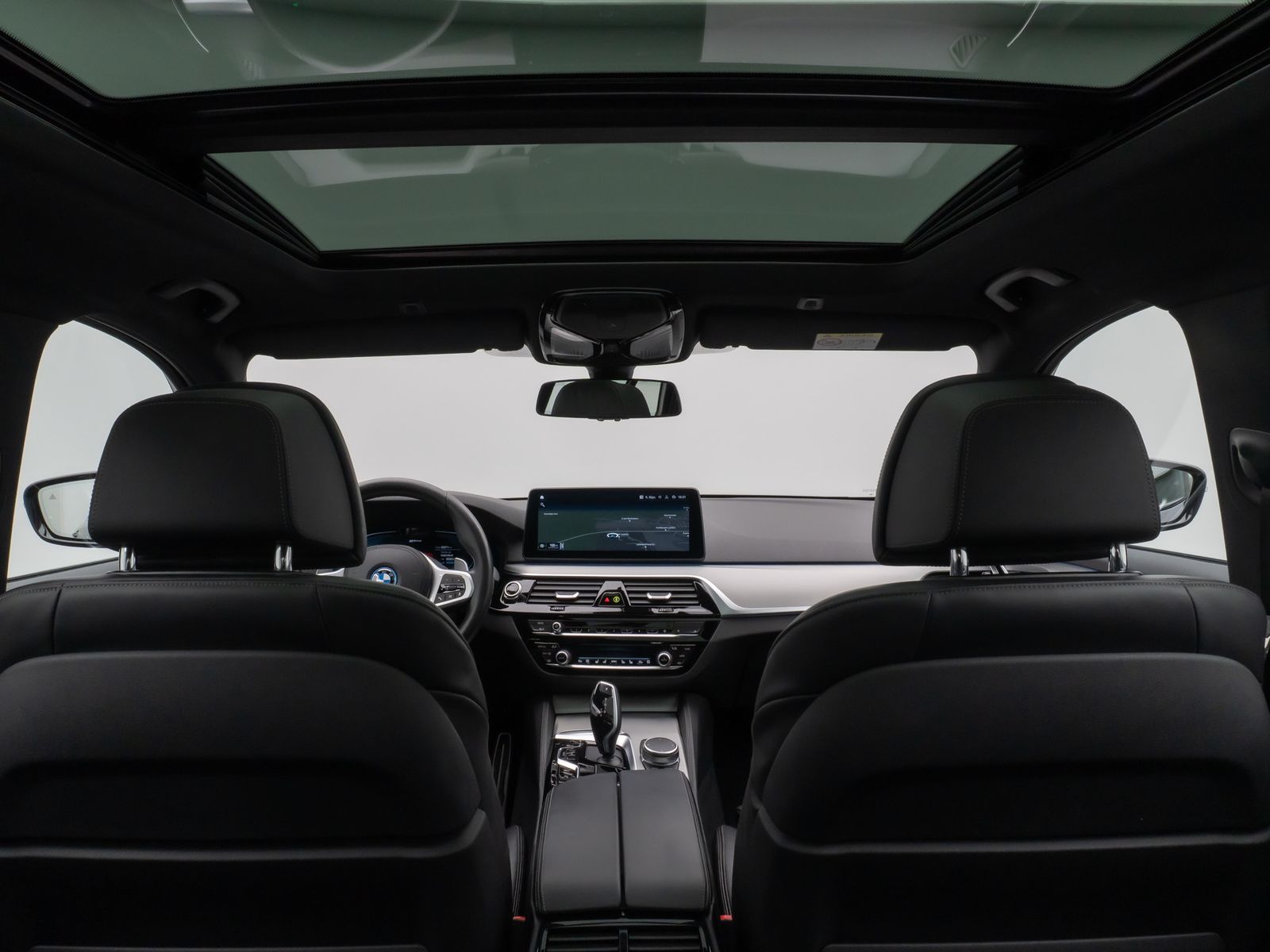 Fahrzeugabbildung BMW 530e xD M Sport Individual Panorama HUD H/K Voll