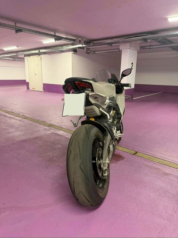 DUCATI PANIGALE V4S /AKRAPOVIC / KREIDE DUCATI PANIGALE V4S /AKRAPOVIC / KREIDE