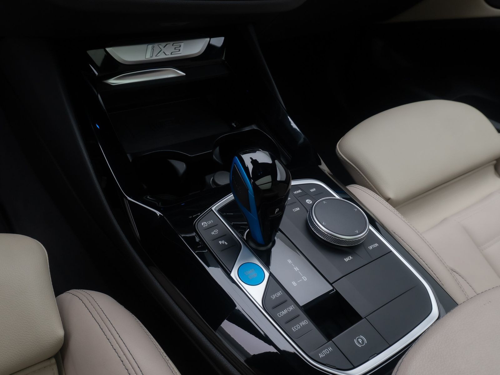 Fahrzeugabbildung BMW iX3 IMPRESSIVE H/K HUD AHK 360° Panorama 20Zoll