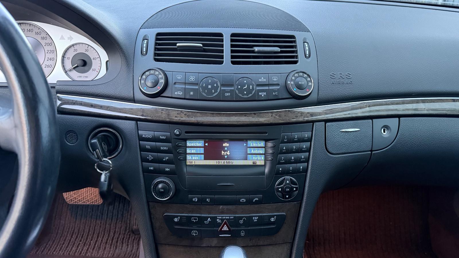 Mercedes-Benz E280 2005 — photo 25