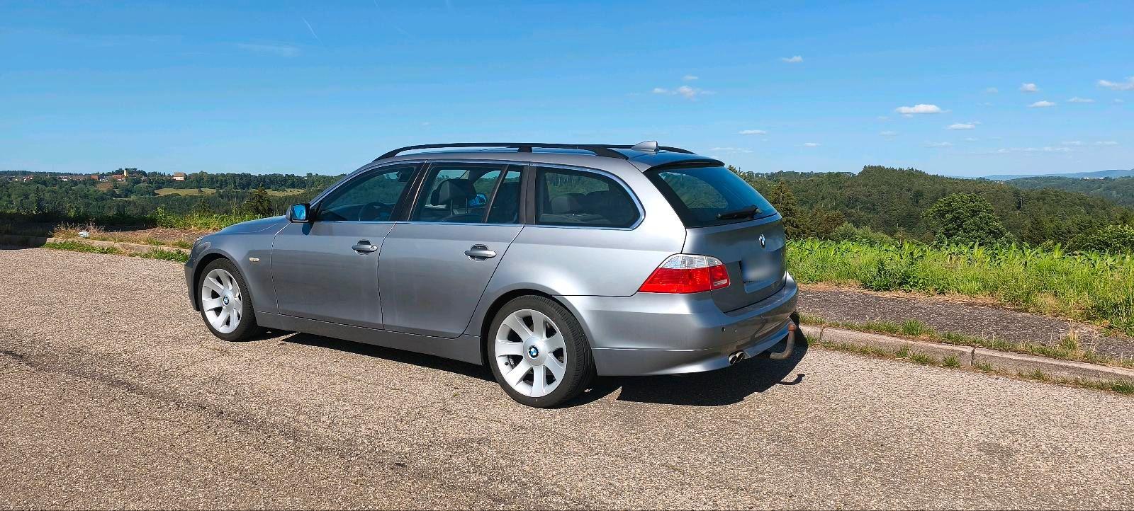 BMW 525 2004 — вигляд ззаду