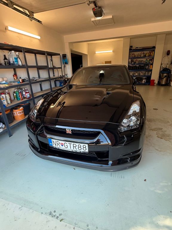 Nissan GT-R