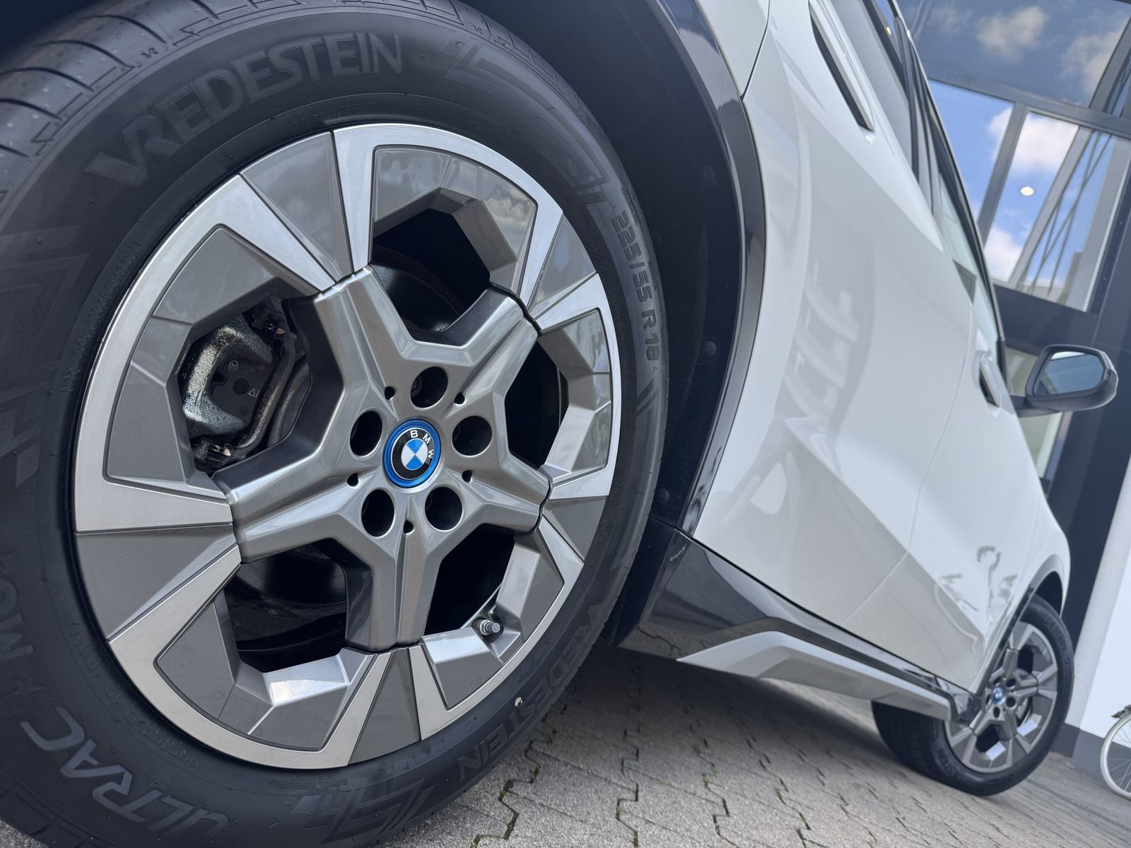 BMW iX1 xDrive30 xLine PA RFK DAB Shz CarPlay 18 LM foto 4