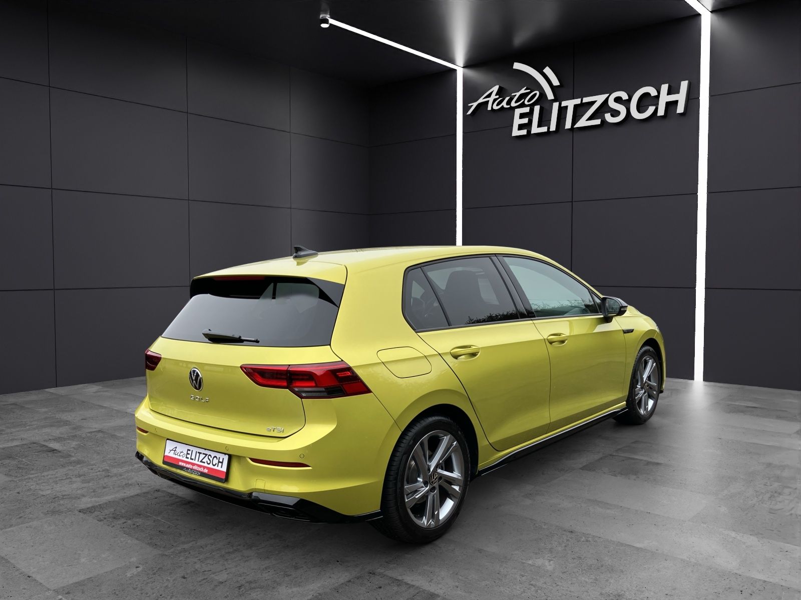 Fahrzeugabbildung Volkswagen Golf VIII 1.5 TSI R-Line DSG LED+ ACC RFK NAVI T