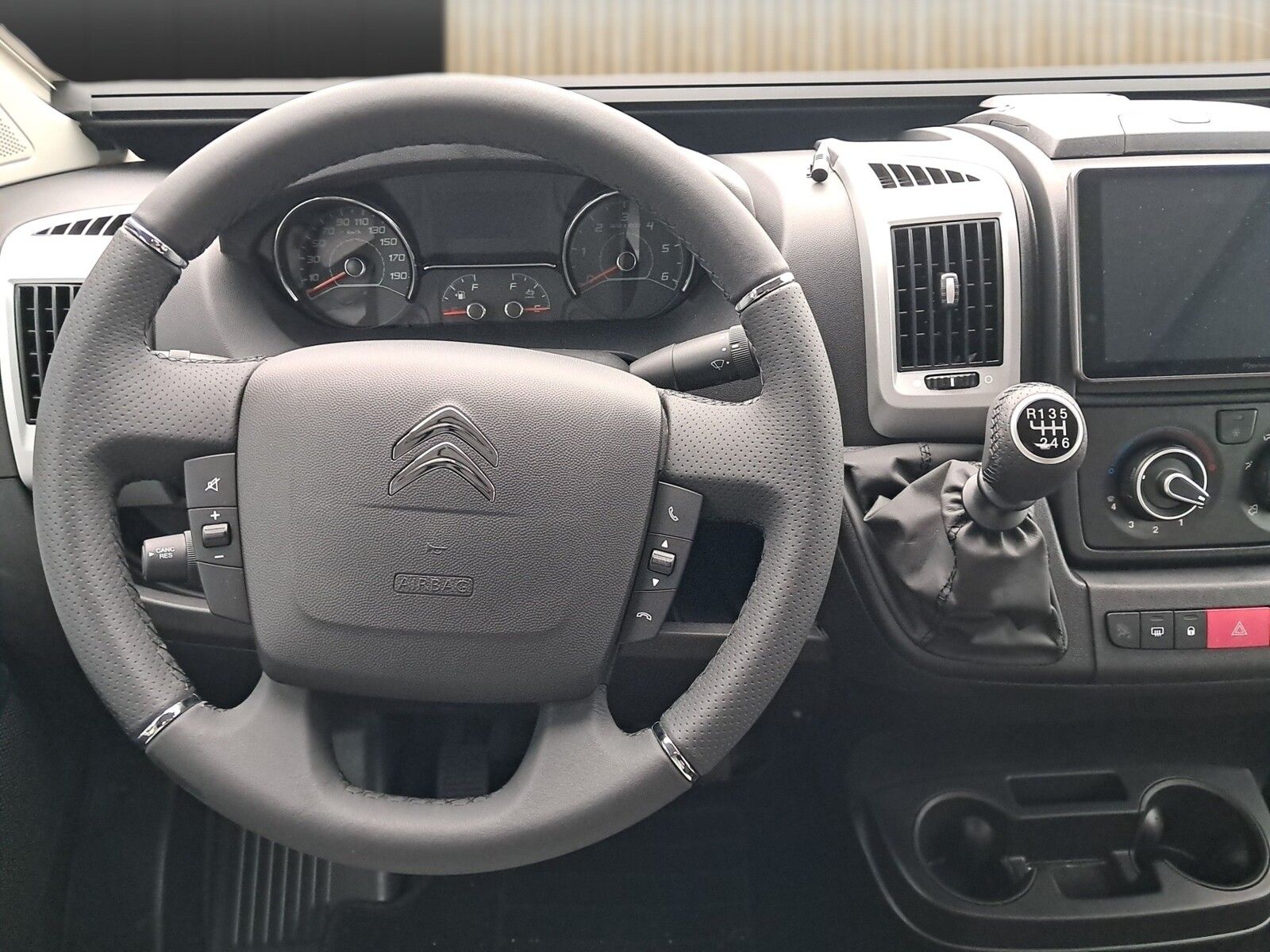 Fahrzeugabbildung Pössl Summit Shine 600 Citroen 140 PS Solar,AHK,Markis