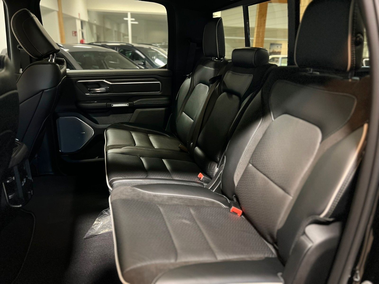 Fahrzeugabbildung Dodge RAM 1500 Laramie Night Premium, LUFT*AKTION*