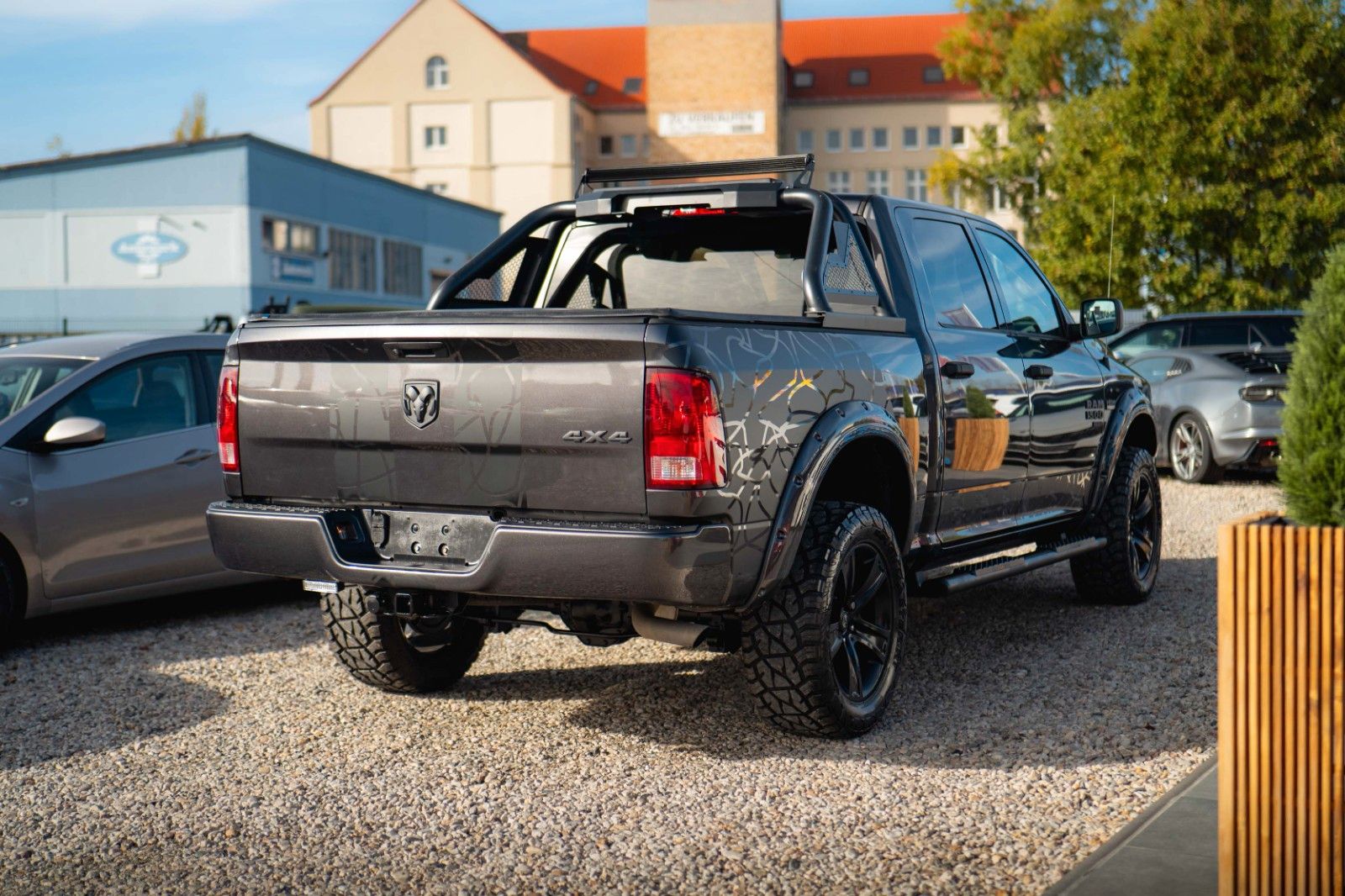 Fahrzeugabbildung Dodge RAM 5.7 V8 HEMI 4x4 OFFROAD Night-Paket *LED*19%
