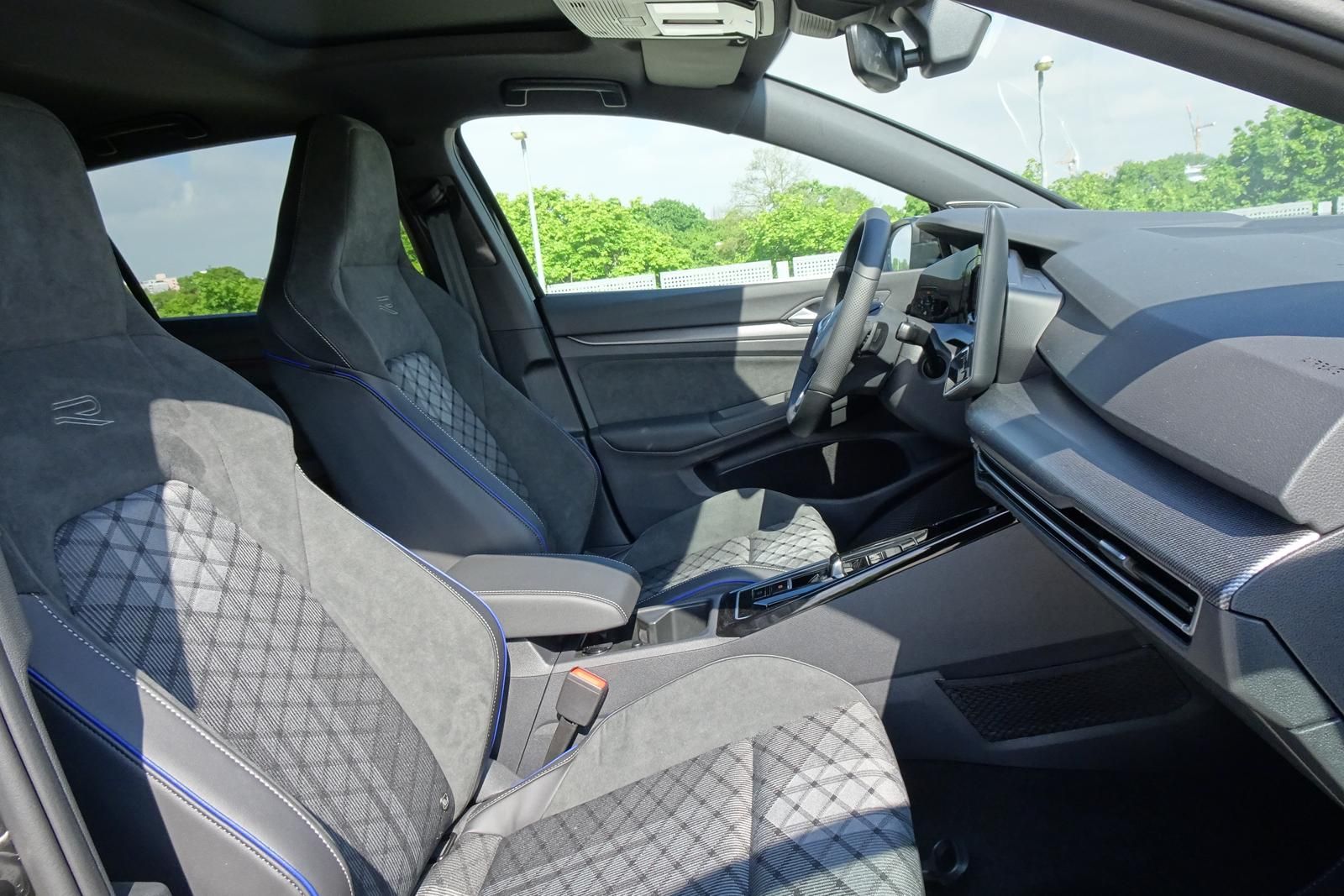 Fahrzeugabbildung Volkswagen Golf VIII Lim. 2.0 TDI 110kW DSG LED Sportfahrw