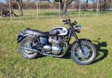 UM Triumph Bonneville T100 - UM MOTORRAD