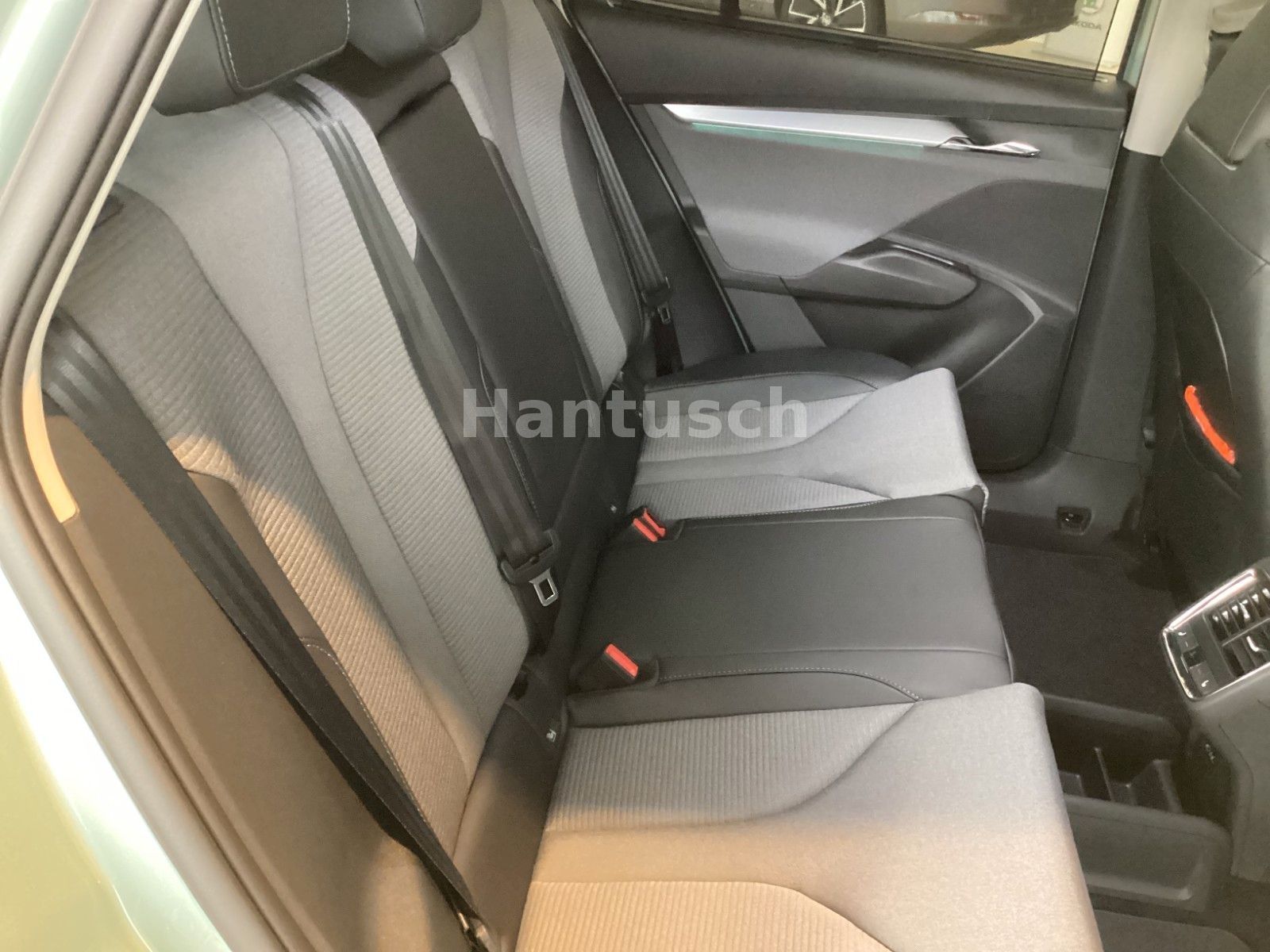 Fahrzeugabbildung SKODA Enyaq iV 80 X Loft 82 KWh 195 KW 4X4