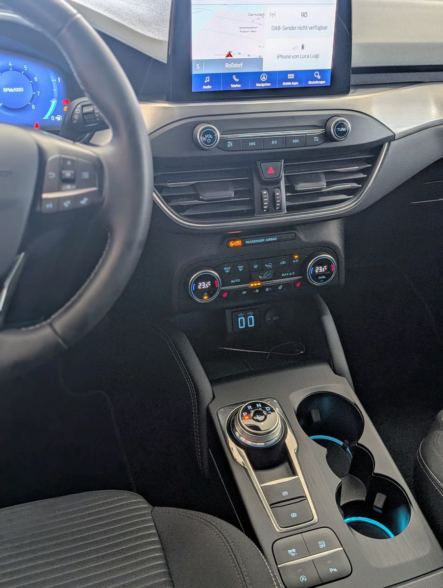 Fahrzeugabbildung Ford Focus Titanium X LED KAMERA SHZ AHK APPLINK TEMP