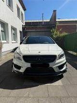 Mercedes-Benz Mercedes Benz - CLA 45 AMG 4Matic+ - Mercedes-Benz CLA 45 AMG aus 2015