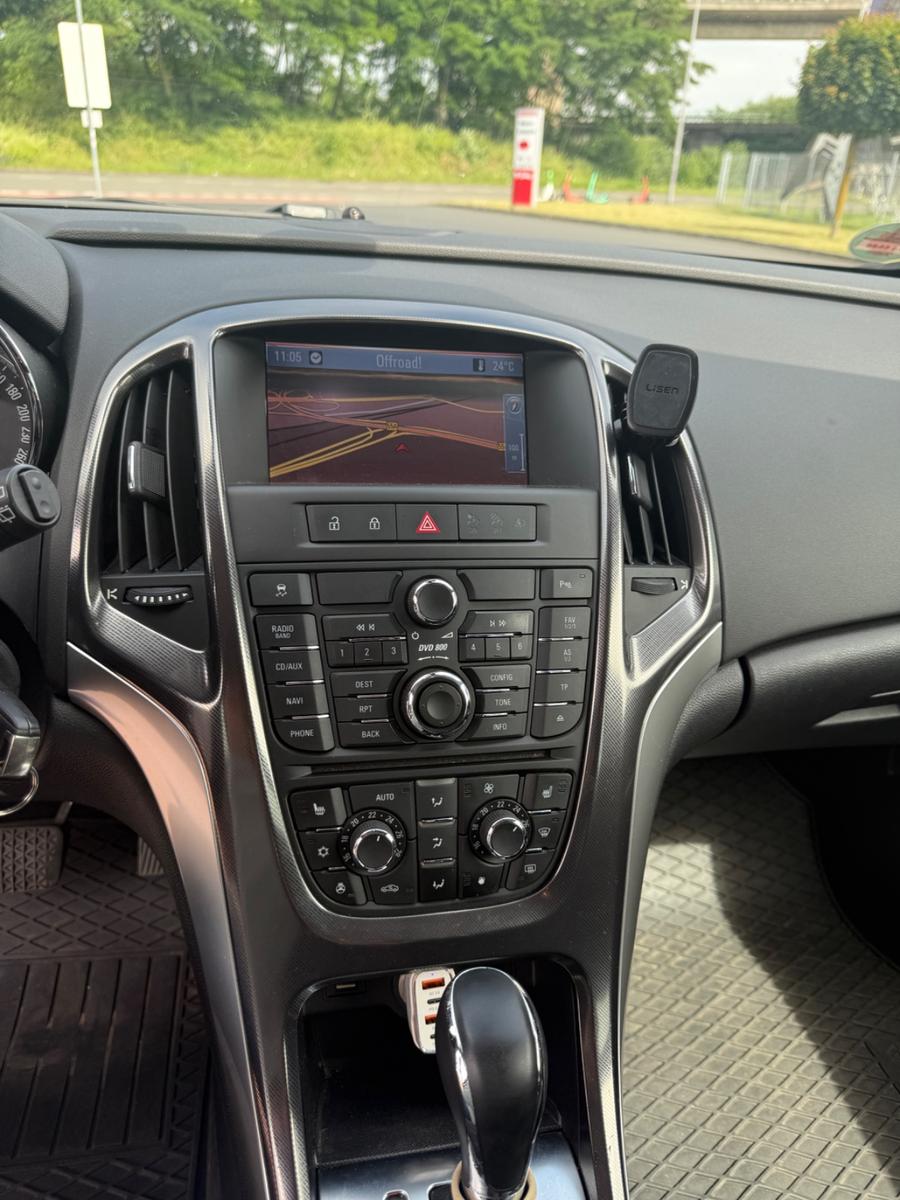 Opel Astra 2010 — photo 11