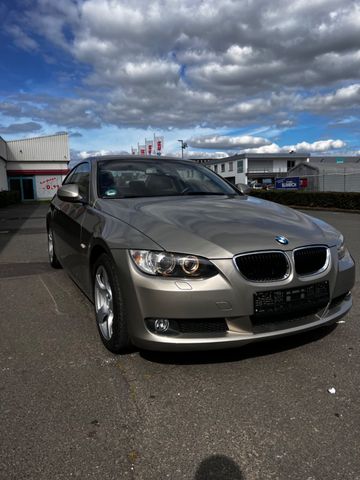 BMW 320i Coupé *Motor Neu!*