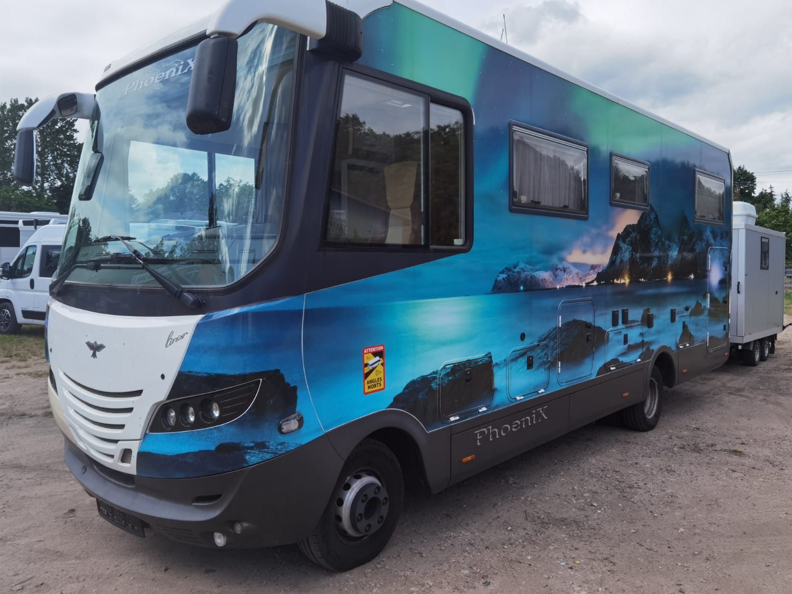 Fahrzeugabbildung Phoenix Maxi-Liner 8000 L