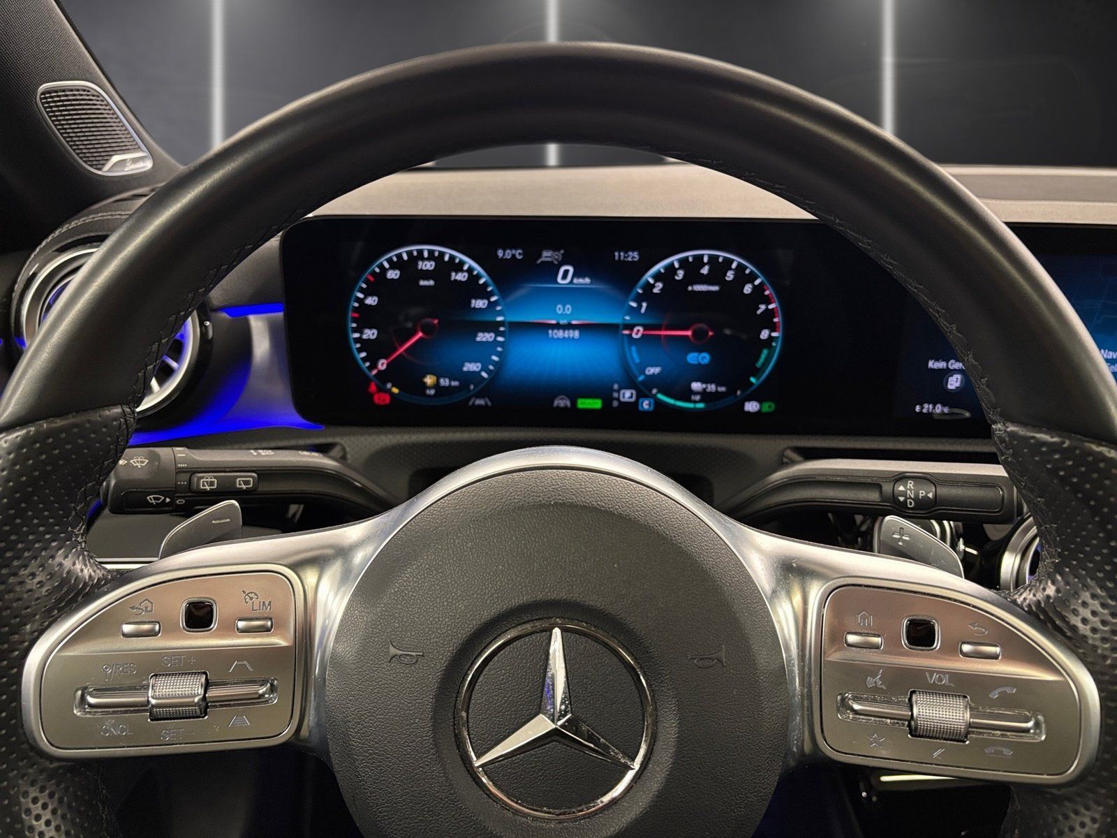 Fahrzeugabbildung Mercedes-Benz A 250 e AMG*Distronic*Panorama*AHK*Burmester*LED