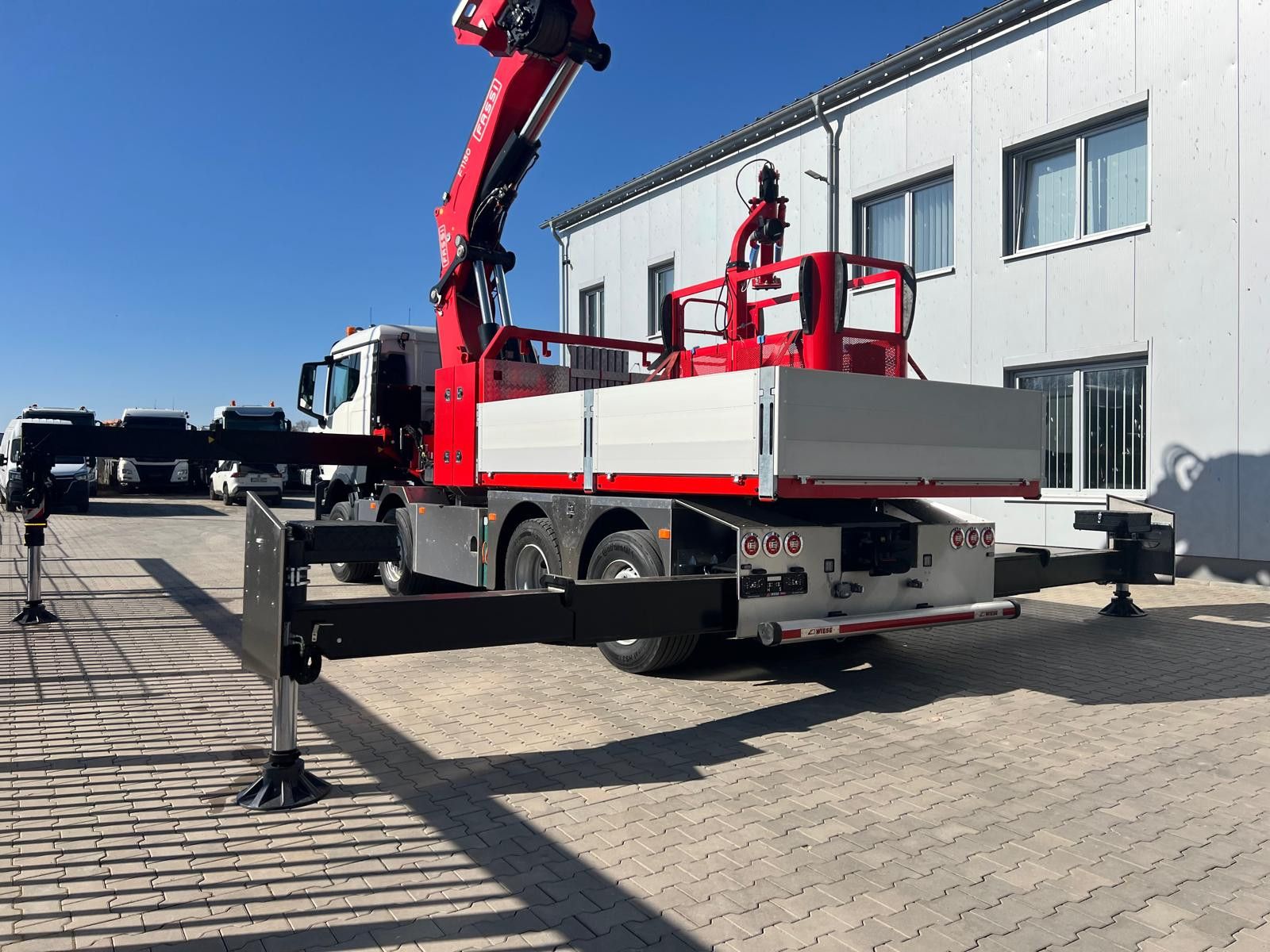 Fahrzeugabbildung MAN MAN 8x4 mit F1150RA.2.28 L616 Winde, 2.per. Korb