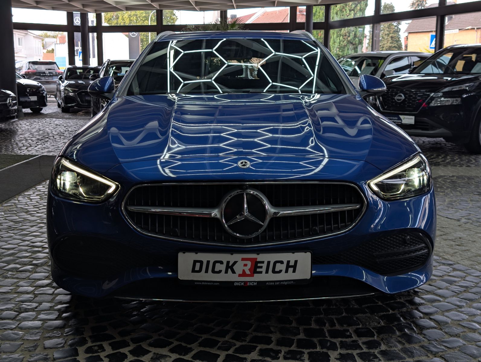 Fahrzeugabbildung Mercedes-Benz C 220 d Avantgarde AHK*MEMO*MBUX*AMBI*BUR*360°