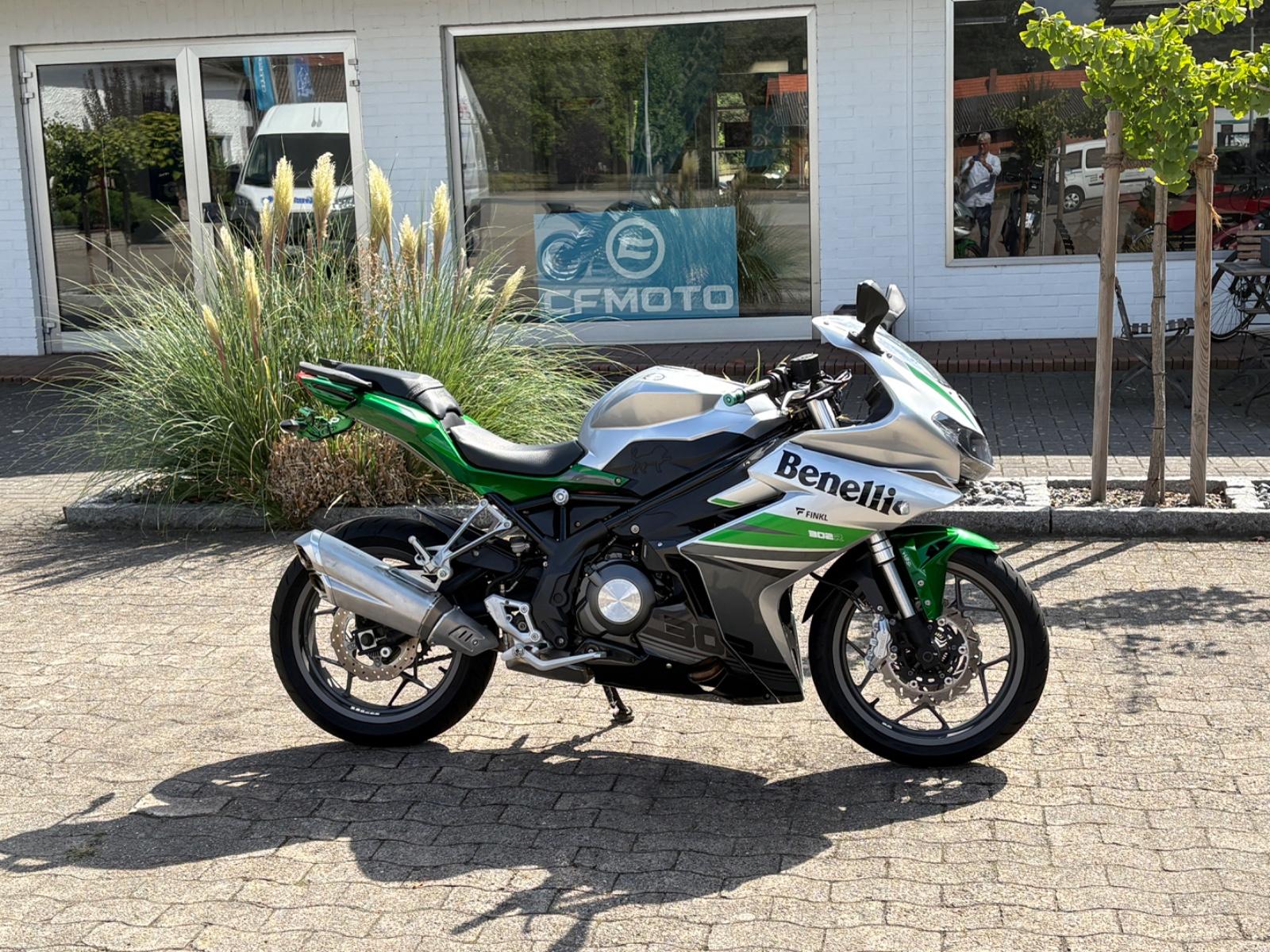 Benelli 302R | ABS | HU neu