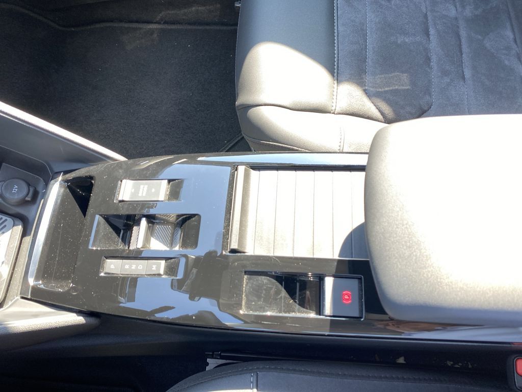 Fahrzeugabbildung Citroën C4 PureTech 130 S&S *Automatik* MAX *beh. Lenkr*