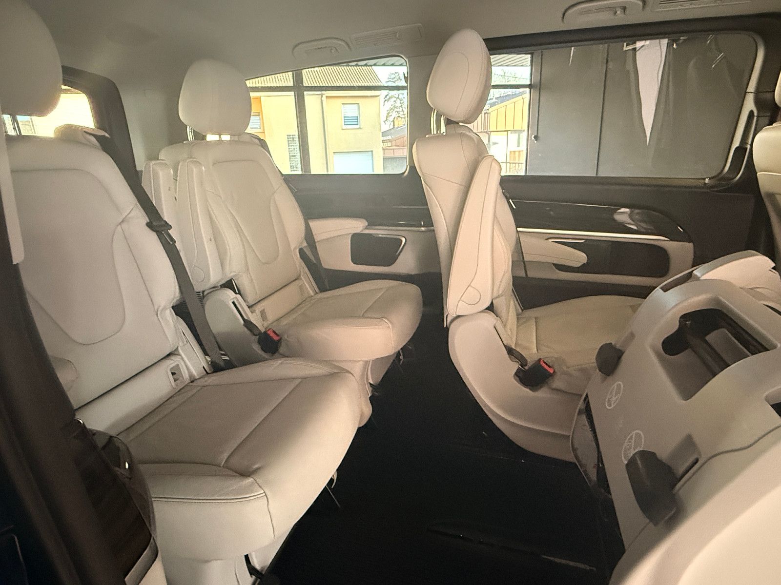 Fahrzeugabbildung Mercedes-Benz V 250/AVANTGARDE/LANG/4MATIC/LEDER/LED/NAVI/6SIT