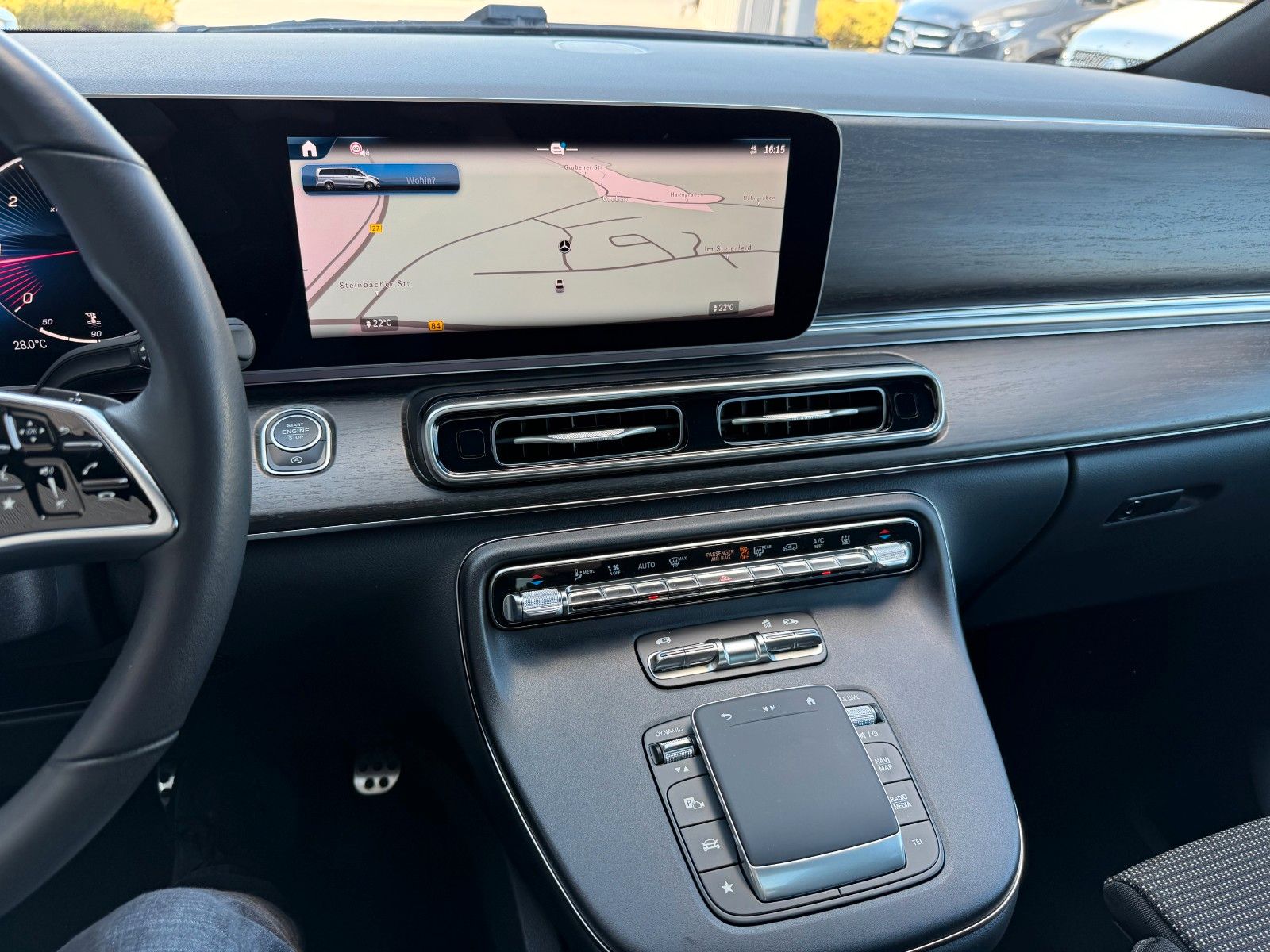 Fahrzeugabbildung Mercedes-Benz V 300 d STYLE AMG 4MATIC AIRMATIC DISTRONIC Pano