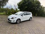 Renault Grand Scenic Luxe TCe 130 Luxe - gebrauchte Renault Grand Scenic aus dem Jahr 2010