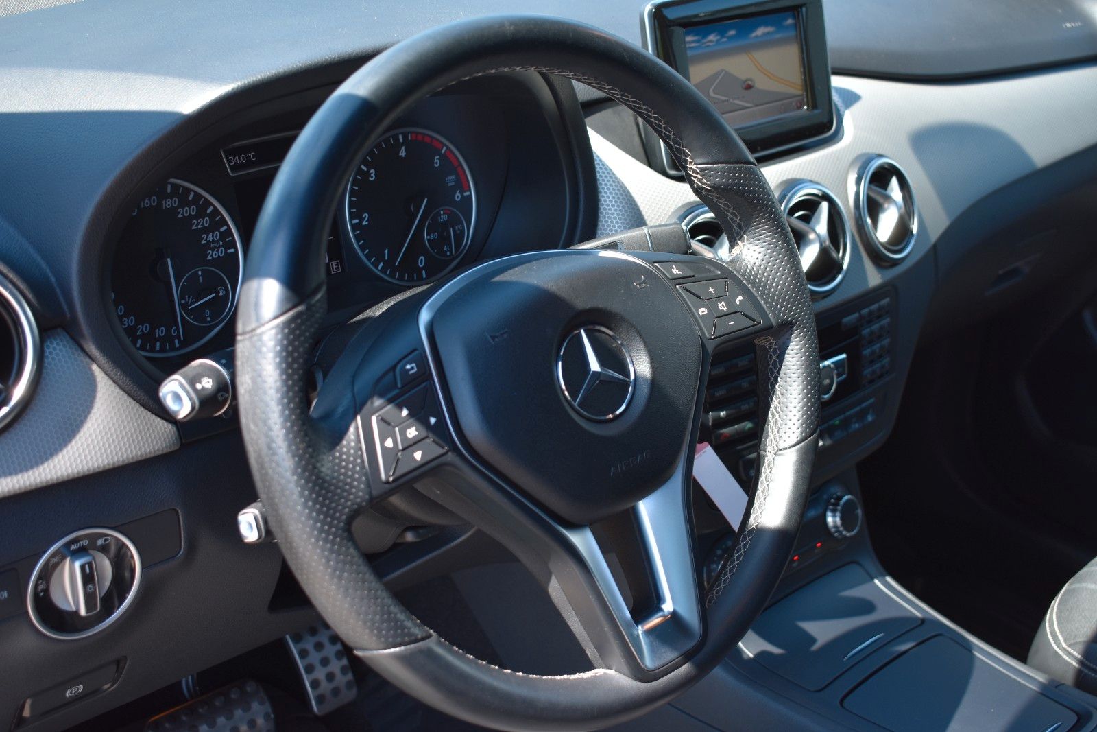 Fahrzeugabbildung Mercedes-Benz B 200 CDI Automatik Sport Paket Navi Sitzheizung