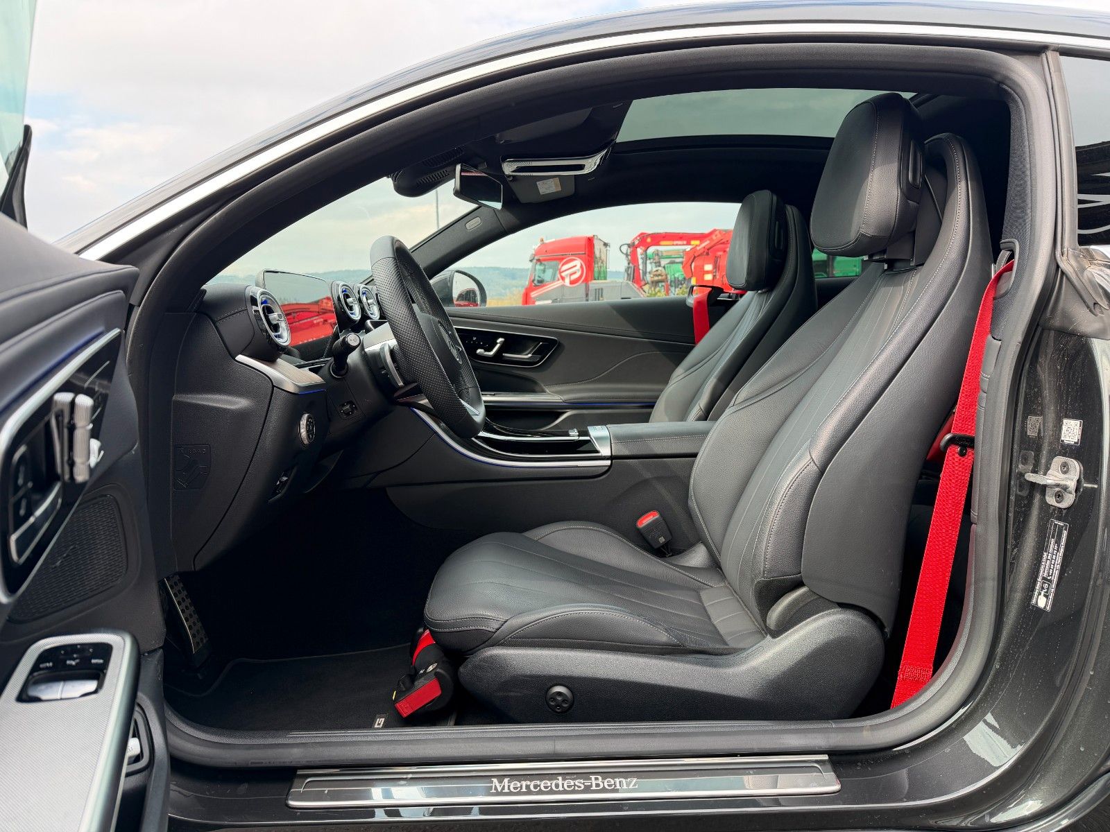 Fahrzeugabbildung Mercedes-Benz CLE 300 e AMG Premium Distr+Pano+360°+Digital