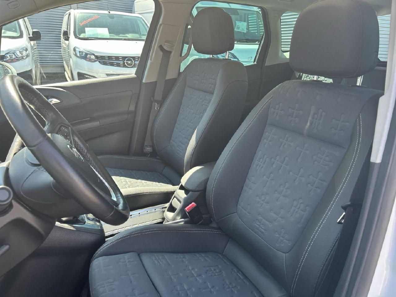 Fahrzeugabbildung Opel Meriva B Innovation, AHK, Panoramadach