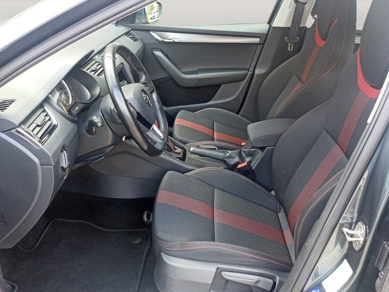 Fahrzeugansicht 8 Fahrzeugabbildung SKODA Octavia 1.6 TDI Style DSG LED+SCHIEBEDACH+PDC+S