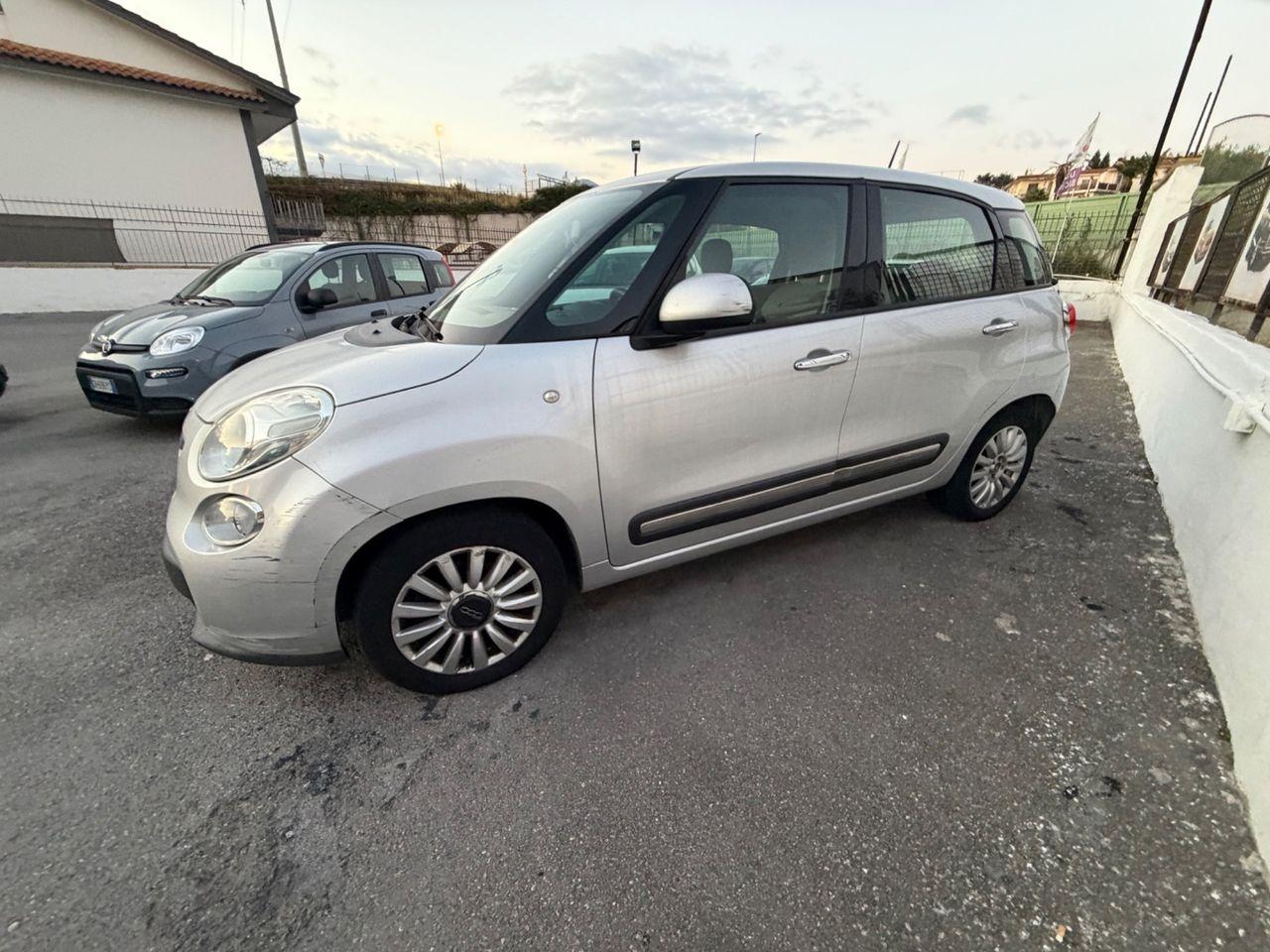 Fiat 500L 2015 — rear view