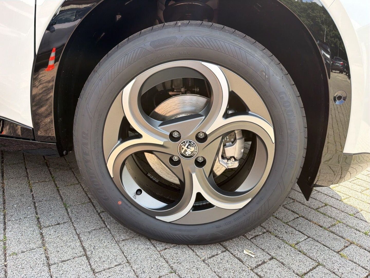 Fahrzeugabbildung Alfa Romeo Junior Ibrida Sport Speciale 1,2 VGT 107kW MY26