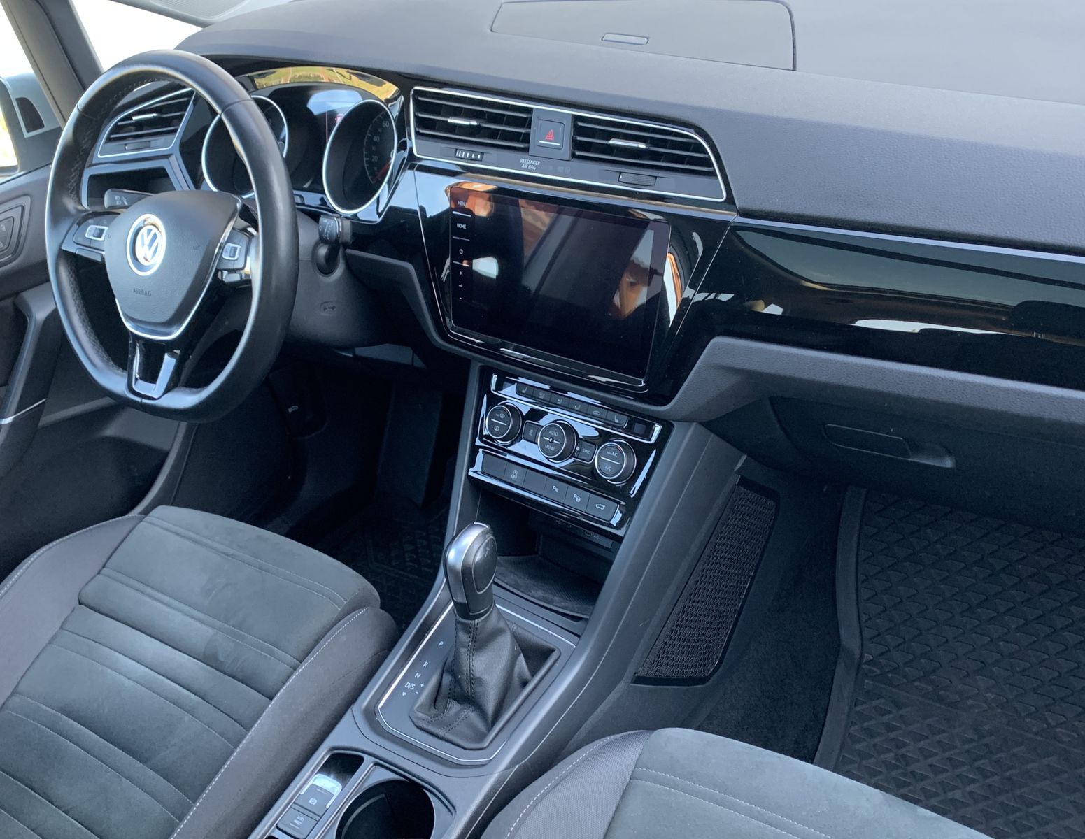 Fahrzeugabbildung Volkswagen Touran 2.0 TDI*LED*Navi*AHK*Pano*STHZ*Cam*Spur*