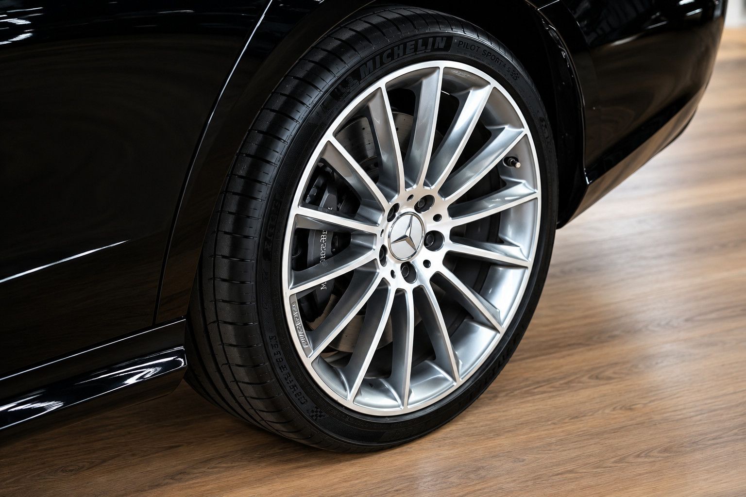 Fahrzeugabbildung Mercedes-Benz E 43 AMG E 43 AMG 4Matic *Ambiente*MultibeamLED*