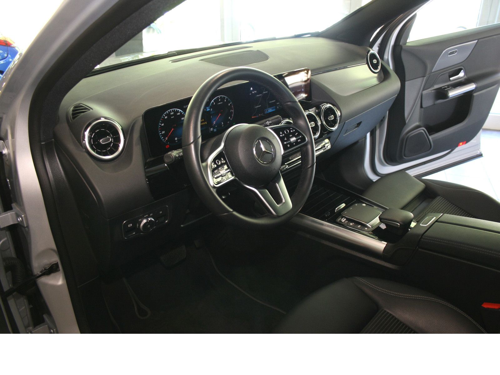 Fahrzeugabbildung Mercedes-Benz GLA 200 Progressive *MBUX High-End-Paket / *LED*