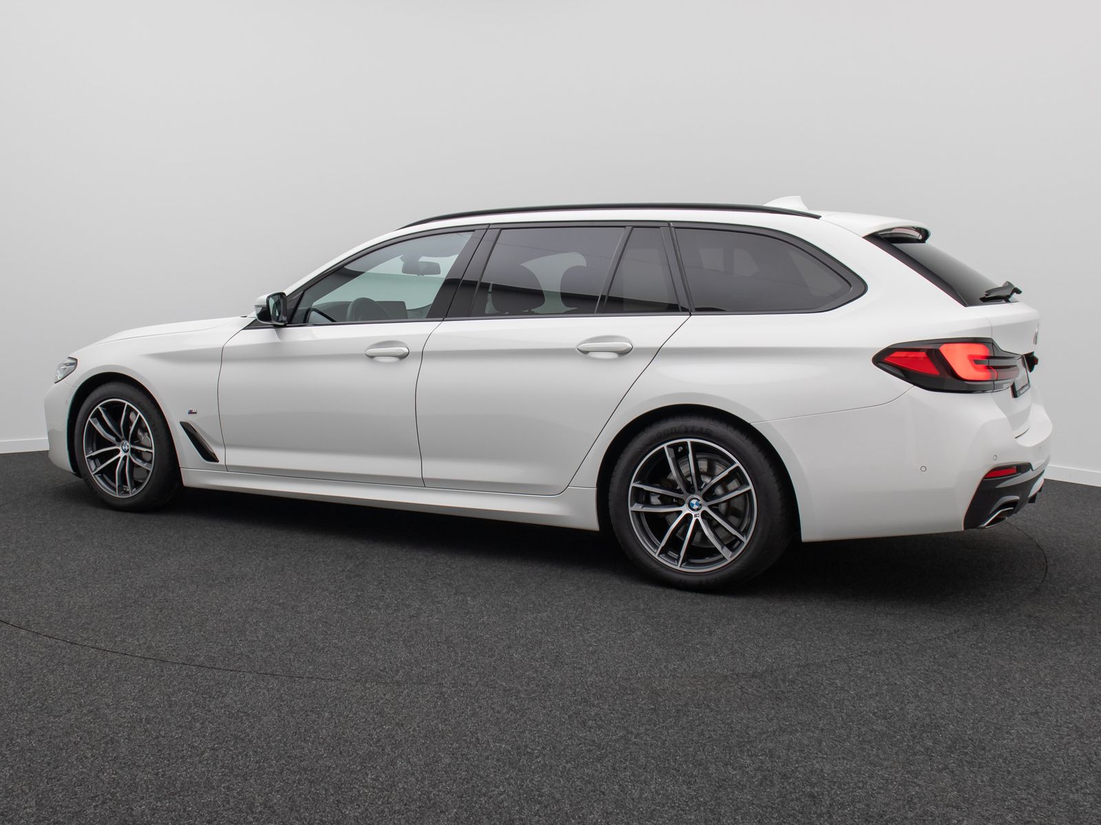 Fahrzeugabbildung BMW 530i M Sport Kamera HUD DAB Alarm HiFi 4xKlima