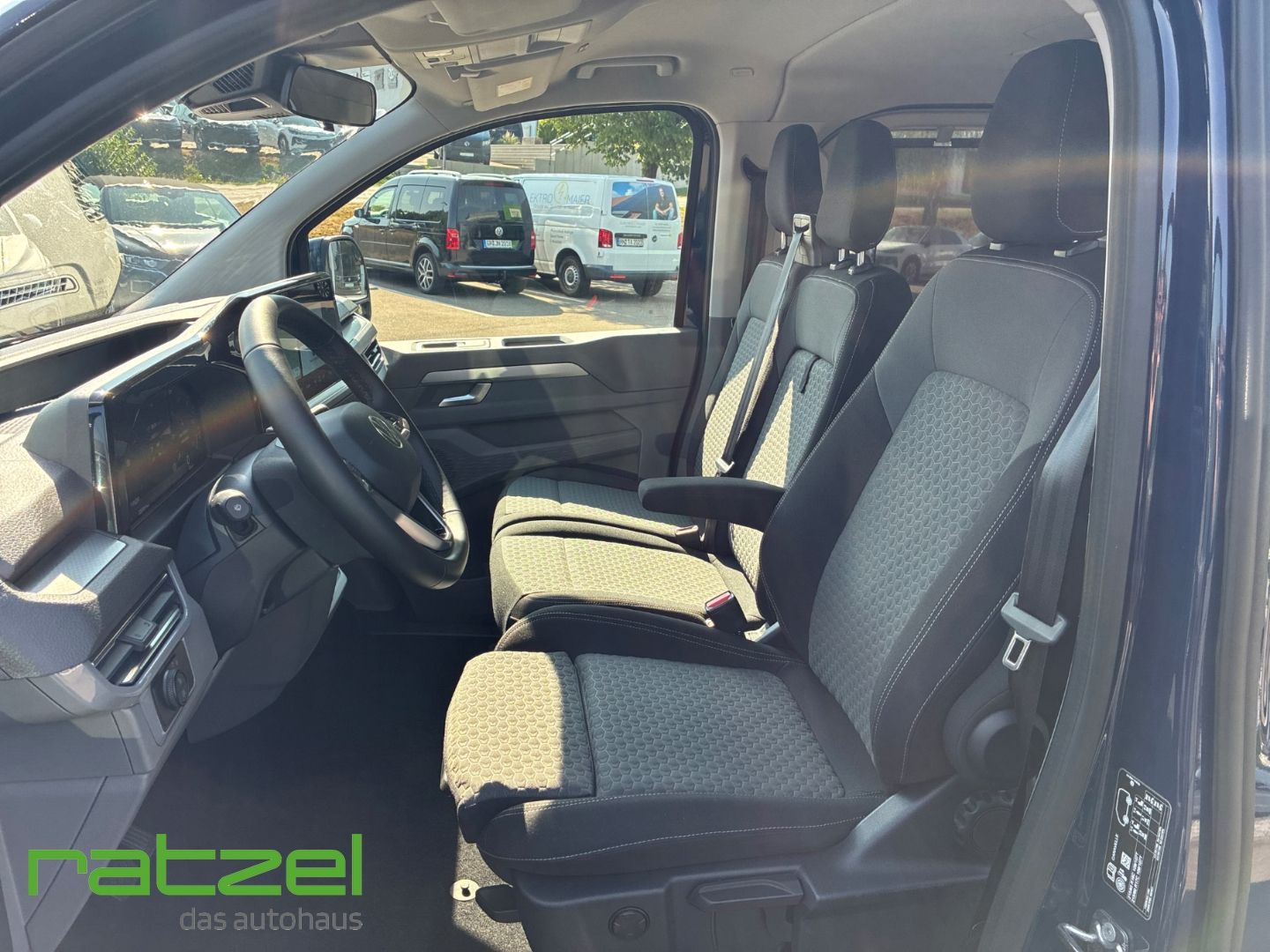 Fahrzeugabbildung Volkswagen T7 Caravelle Style 2.0 TDI DSG Navi Digitales Co