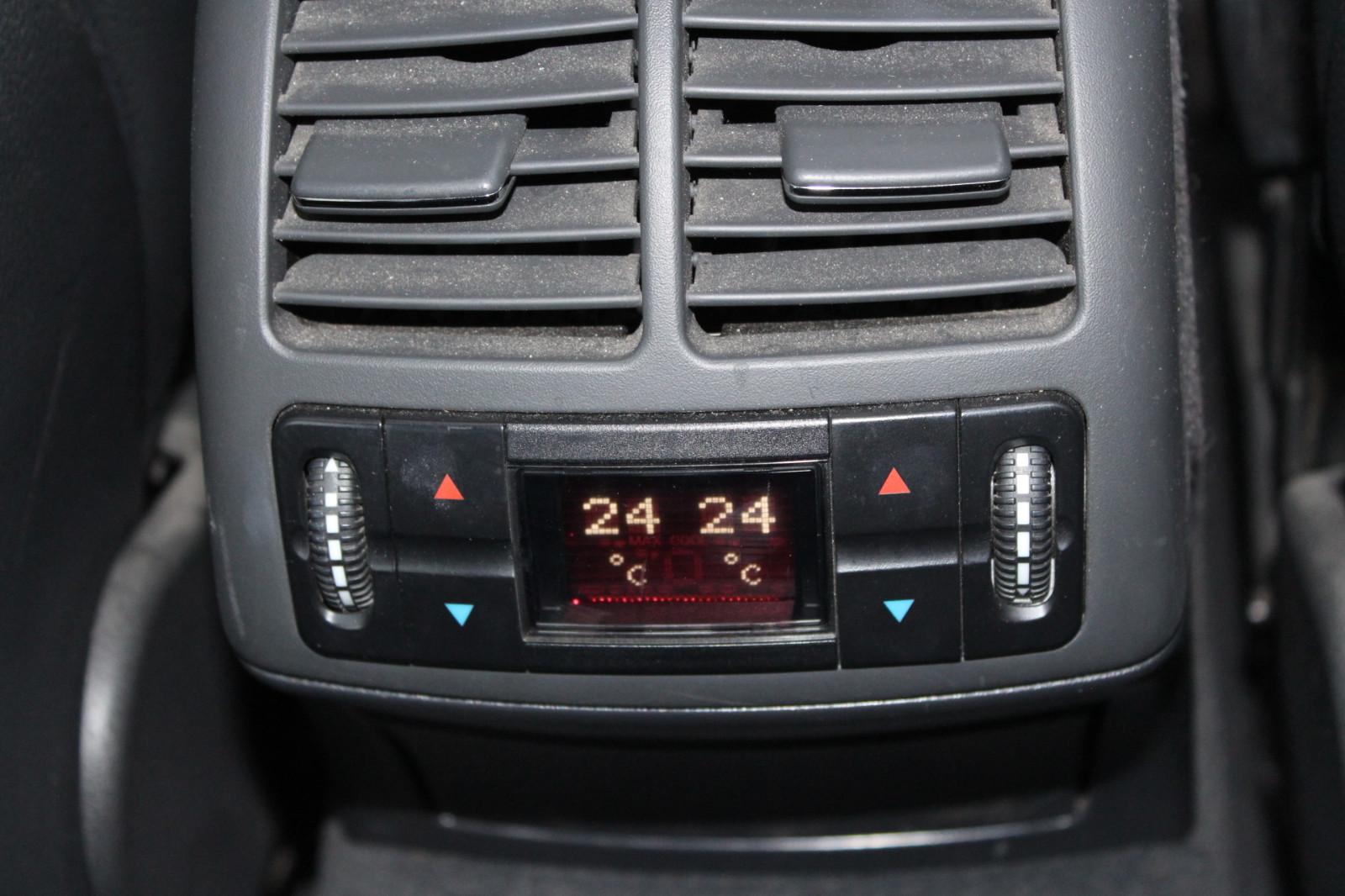 Mercedes-Benz E320 2005 — photo 28