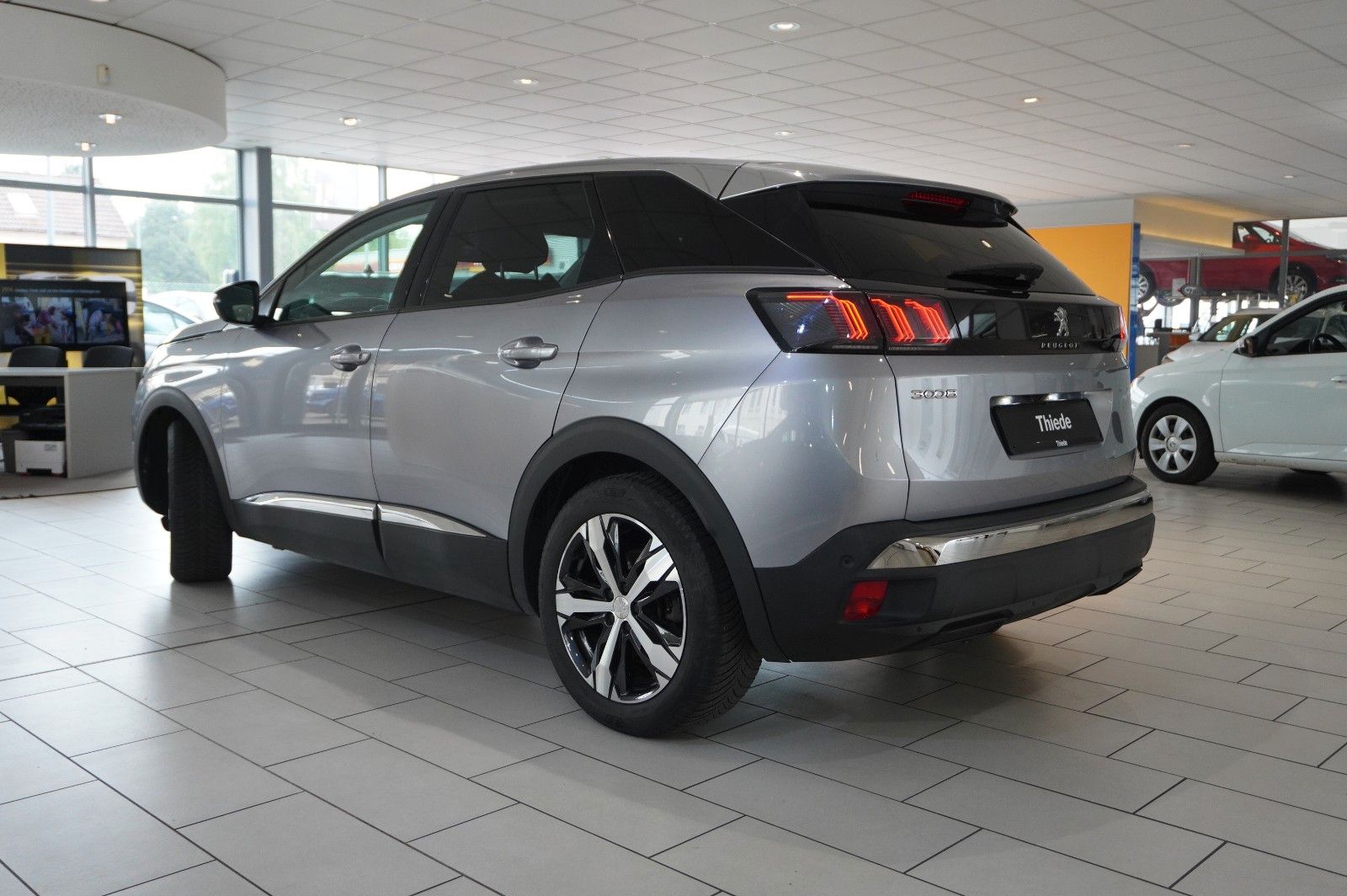 Fahrzeugabbildung Peugeot 3008 1.5D ALLURE NAVI/LED/KAMERA/SPORT/VIRTU/AHK