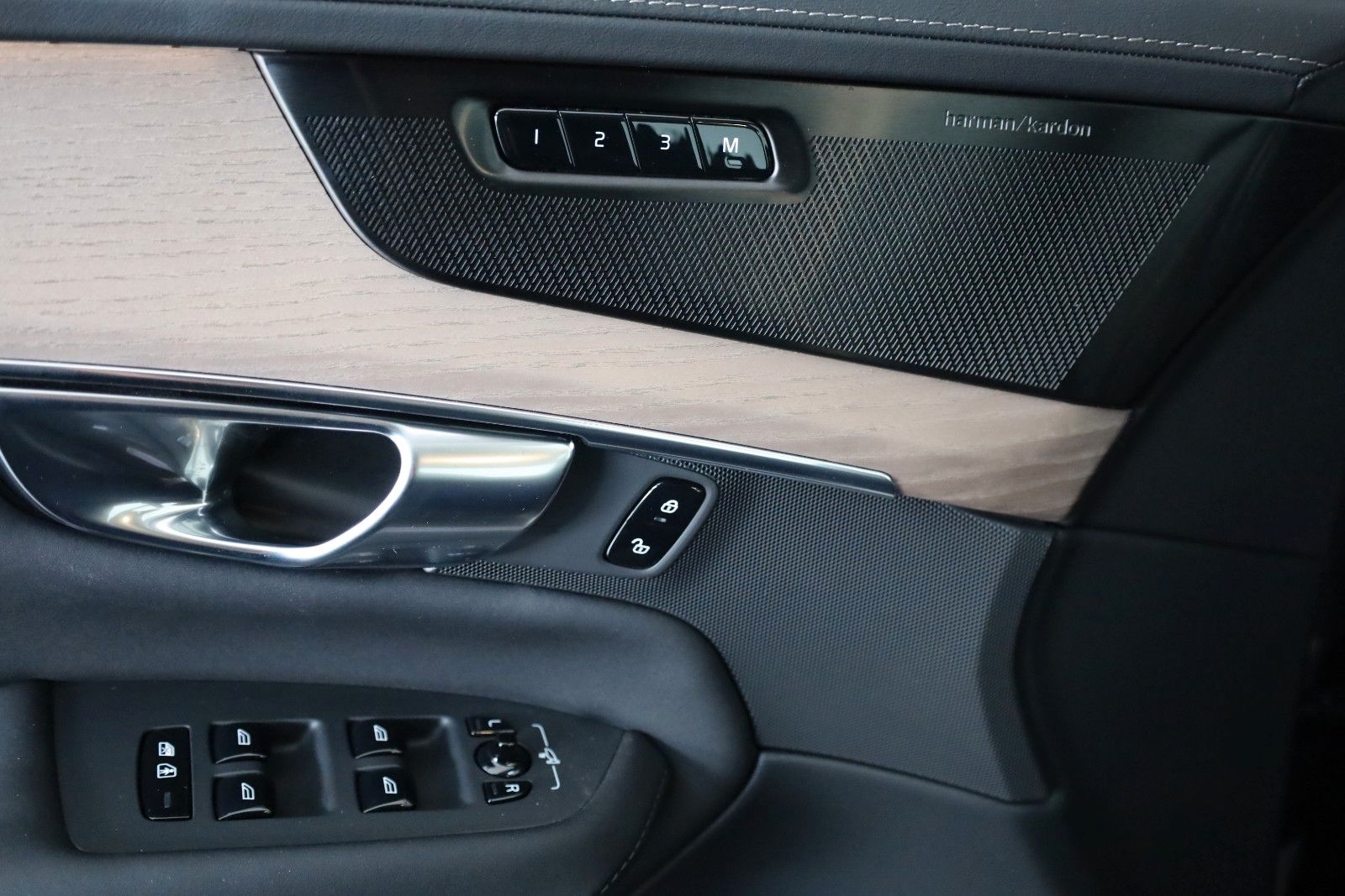 Fahrzeugabbildung Volvo XC90 Plus Bright AWD,7Sitze,360°,HUD,H&K,ACC,AHK