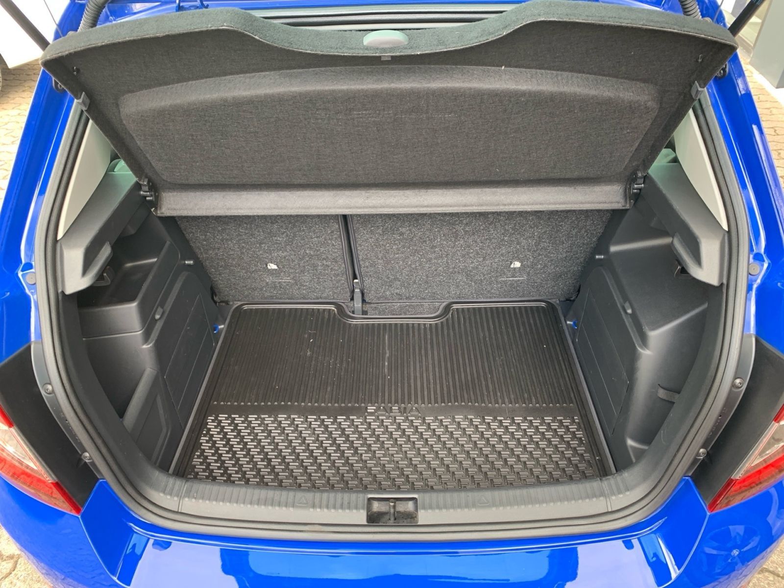 Fahrzeugabbildung SKODA Fabia 1.0 TSI Drive 125 Best of OPF Navi Glasdac