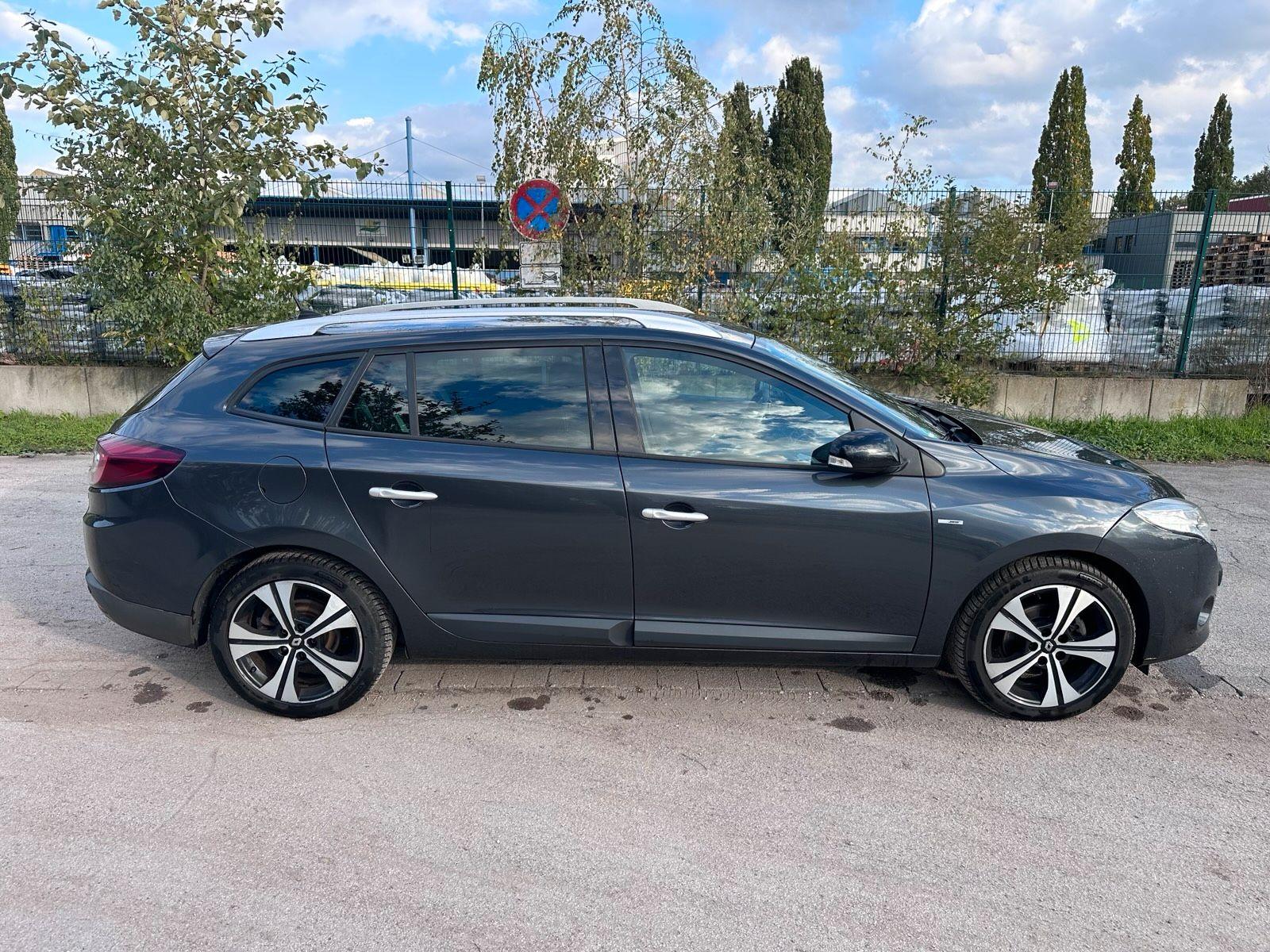 Renault Megane 2011 — rear view
