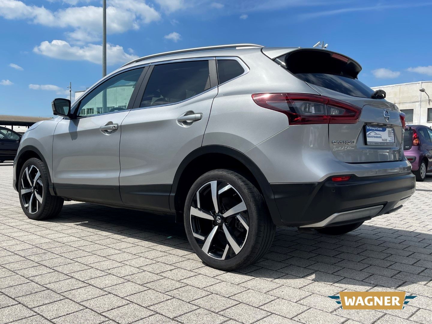 Fahrzeugabbildung Nissan Qashqai Akari Leder Pano SHZ 360°LED  Klimaautom