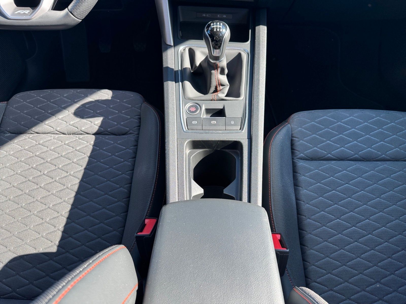 Fahrzeugabbildung SEAT Leon Sportstourer FR-Line 2.0 TDI