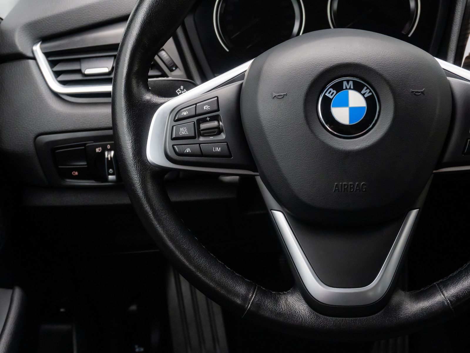 Fahrzeugabbildung BMW 225 Active Tourer iPerf ACC Kamera HUD DAB 18"
