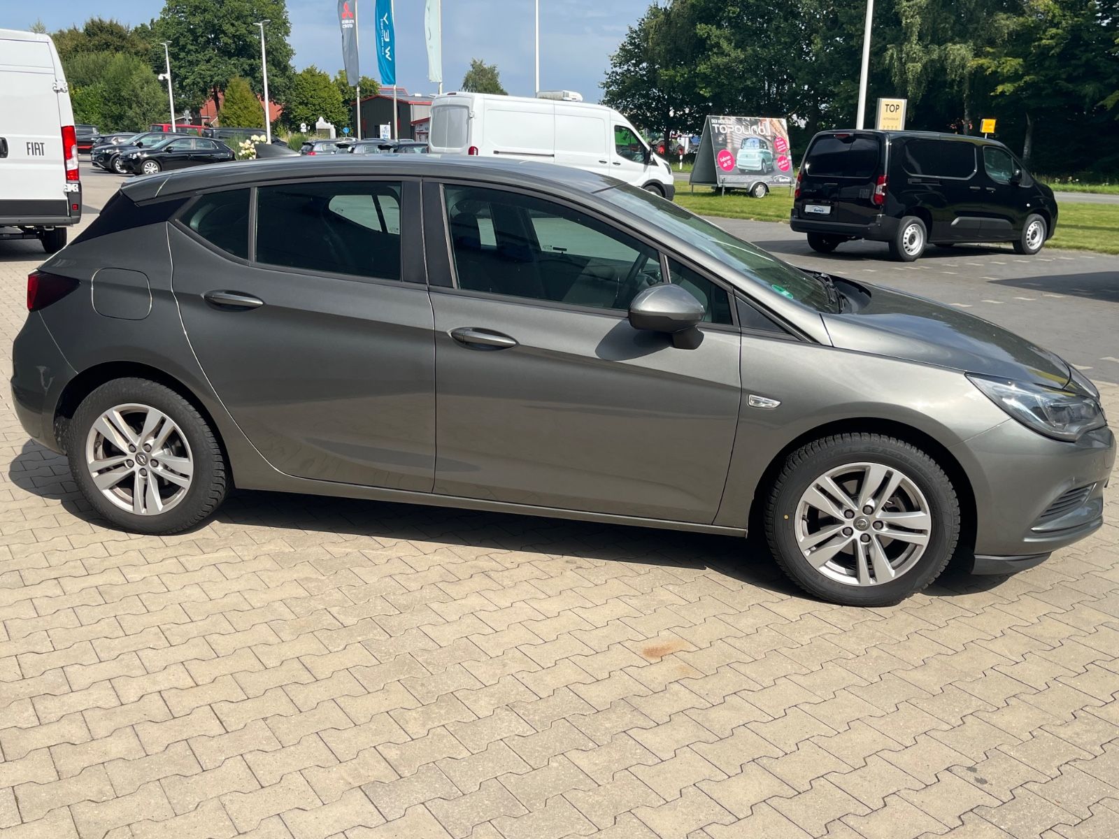 Fahrzeugabbildung Opel Astra K Lim. 5-trg. Edition DISPLAY DEFEKT
